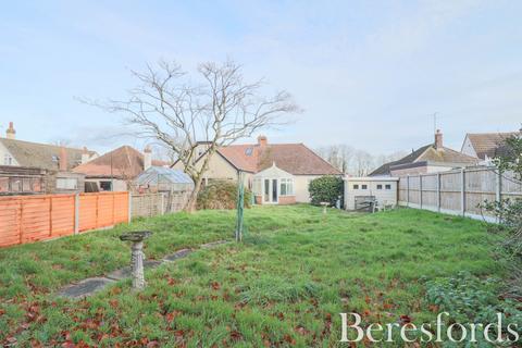 2 bedroom bungalow for sale, Oakroyd Avenue, Dunmow, CM6