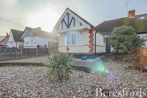 2 bedroom bungalow for sale, Oakroyd Avenue, Dunmow, CM6