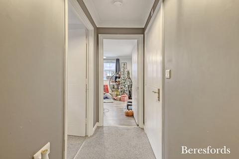 16 Rawlyn Close, Chafford Hundred, Grays, RM16 6BS