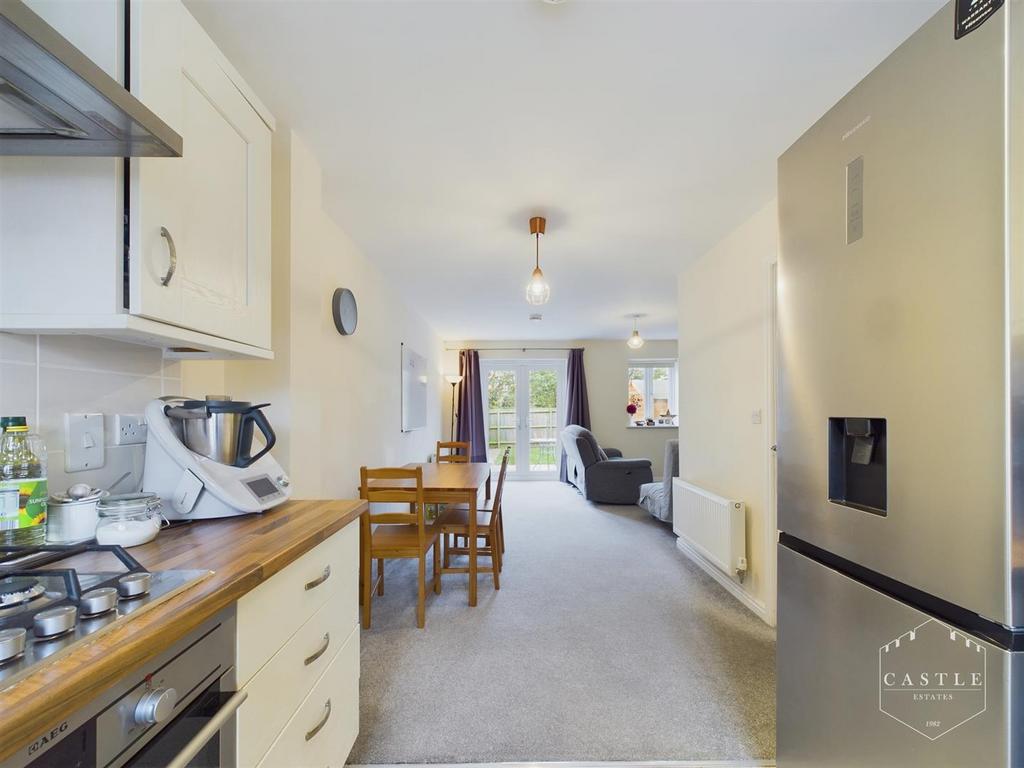 OPEN PLAN LIVING KITCHEN - Kitchen Area