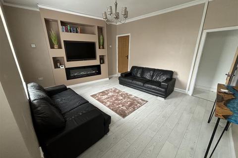 2 bedroom end of terrace house for sale, Piggott Street, Brighouse