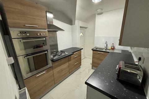 2 bedroom end of terrace house for sale, Piggott Street, Brighouse