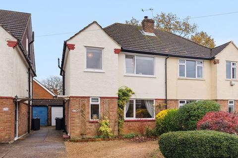 17b Thornton Crescent, Coulsdon, CR5 1LJ
