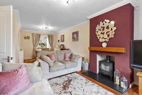 17b Thornton Crescent, Coulsdon, CR5 1LJ
