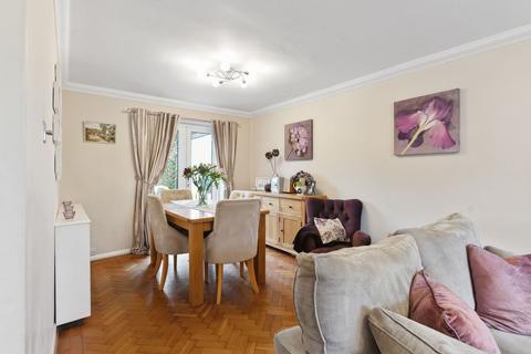 17b Thornton Crescent, Coulsdon, CR5 1LJ