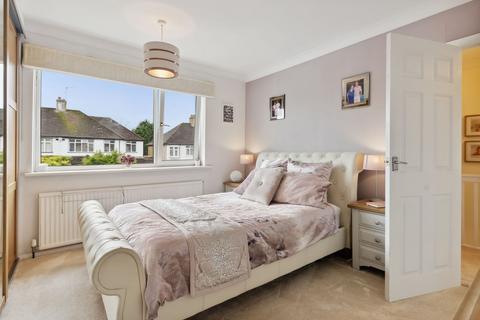 17b Thornton Crescent, Coulsdon, CR5 1LJ