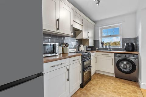 2 bedroom flat for sale, Osier Crescent, London N10