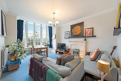 2 bedroom flat for sale, Grove Close, Epsom