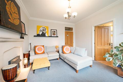 2 bedroom flat for sale, Grove Close, Epsom