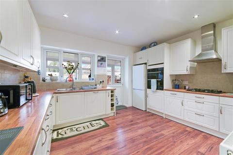 4 bedroom detached bungalow for sale, Yew Tree Bottom Road, Epsom Downs