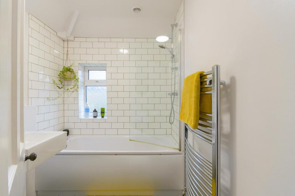 DAORLLEWREHS12 - Bathroom D.jpg