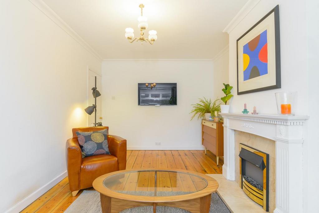 DAORLLEWREHS12 - Living Room A.jpg