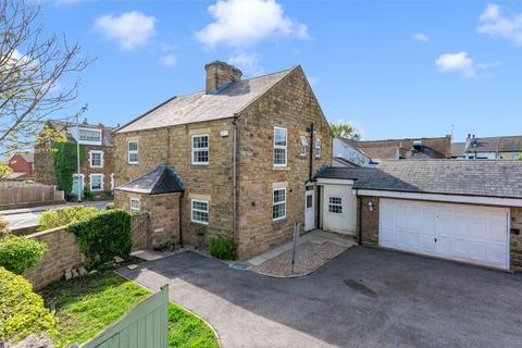 4 bedroom detached house for sale, Wakefield Road, Leeds LS26