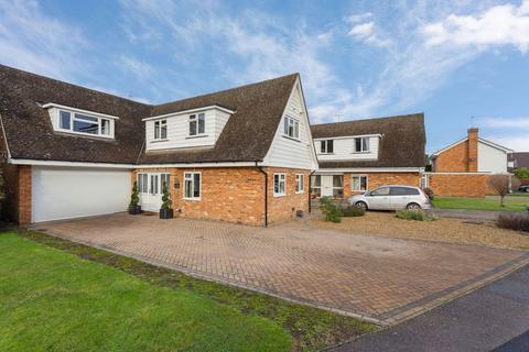 4 bedroom detached house for sale, The Orchards, Dunstable LU6