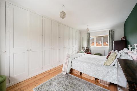 22 Parkhurst, Epsom, KT19 8QZ
