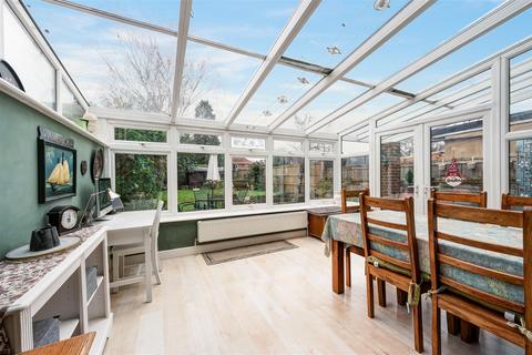 22 Parkhurst, Epsom, KT19 8QZ
