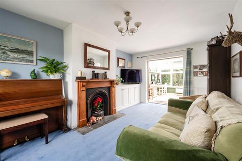 22 Parkhurst, Epsom, KT19 8QZ