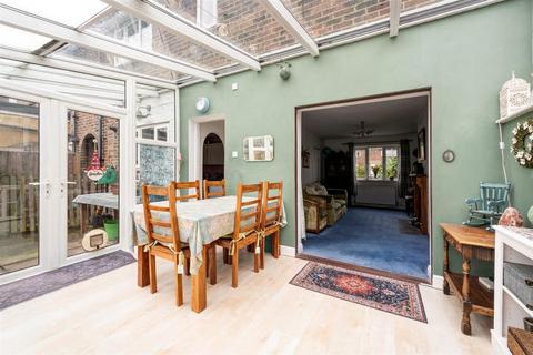 22 Parkhurst, Epsom, KT19 8QZ