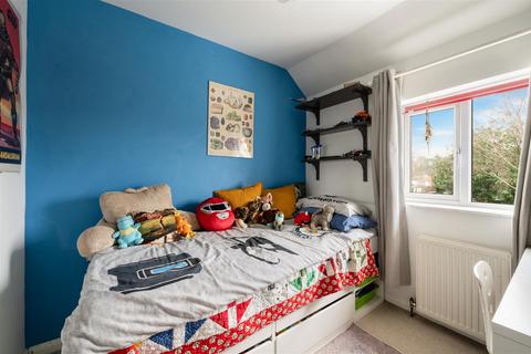 22 Parkhurst, Epsom, KT19 8QZ