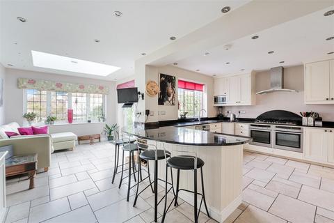 5 bedroom detached house for sale, Cedar Hill, Epsom