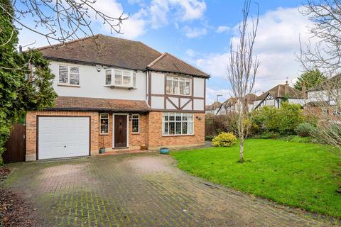 10 Cedar Hill, Epsom, KT18 7BP