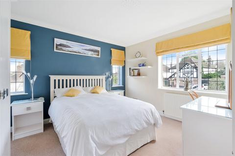 10 Cedar Hill, Epsom, KT18 7BP