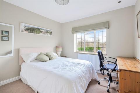 10 Cedar Hill, Epsom, KT18 7BP