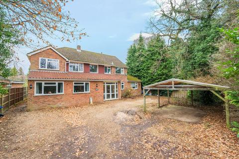 Faris Lane, Woodham, KT15