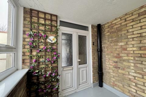 2 bedroom maisonette for sale, East Street, Southend-on-Sea, Essex, SS2