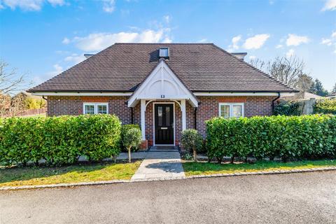 8 Downs Reach, Epsom, KT17 3DJ