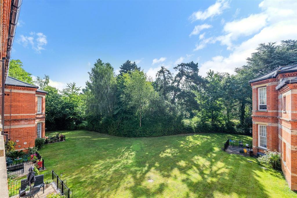 Harvey Court - garden picture.jpg