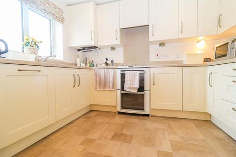 3 bedroom detached house for sale, Barnstone Vale, Wakefield WF1