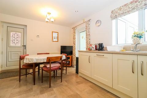 3 bedroom detached house for sale, Barnstone Vale, Wakefield WF1