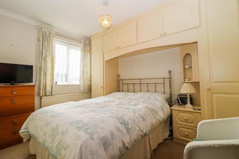 5 Barnstone Vale, Wakefield, WF1 4TJ