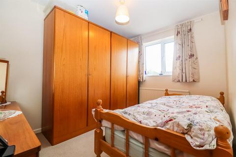 5 Barnstone Vale, Wakefield, WF1 4TJ