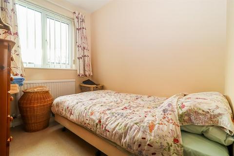5 Barnstone Vale, Wakefield, WF1 4TJ