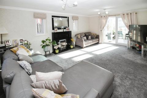 4 bedroom detached house for sale, Troydale Park, Pudsey LS28