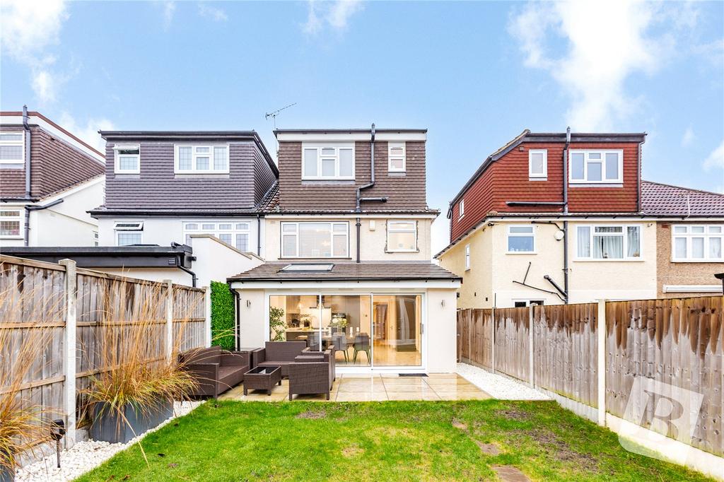 Heron Way, Upminster, Rm14 4 Bed Semi-detached House For Sale - £650,000