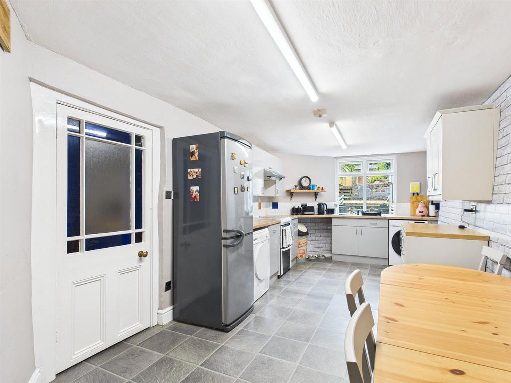 Kitchen / Dining Roo