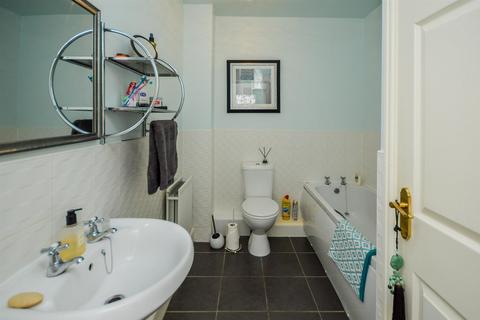 9, Birch Apartments Chaloner Grove, Wakefield, WF1 4ST