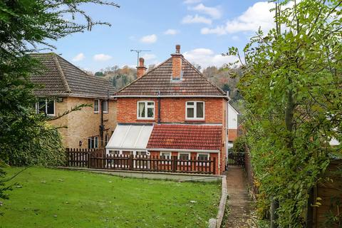 3 bedroom detached house for sale, Farningham Road, Caterham CR3