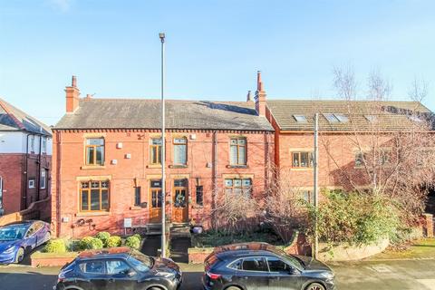 3 bedroom semi-detached house for sale, Leeds Road, Wakefield WF1