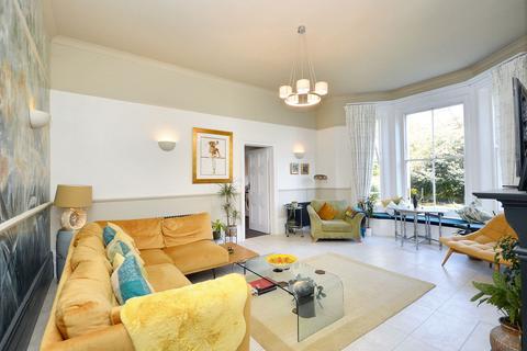 2 bedroom flat for sale, Trinity Crescent, Folkestone CT20