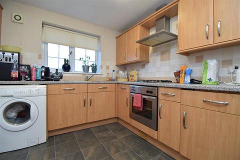 2 bedroom flat for sale, Ashwood Court, Gawthorpe WF5