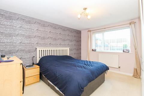 2 bedroom flat for sale, Ashwood Court, Gawthorpe WF5