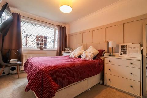 3 bedroom end of terrace house for sale, Healey View, Ossett WF5