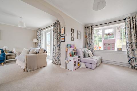 1 Guillards Oak, Midhurst, GU29 9JZ