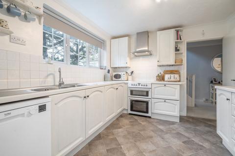 1 Guillards Oak, Midhurst, GU29 9JZ