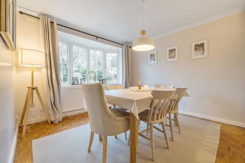 1 Guillards Oak, Midhurst, GU29 9JZ