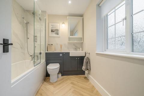 1 Guillards Oak, Midhurst, GU29 9JZ